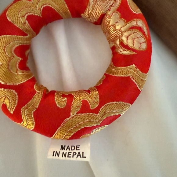 Singing Bowl Set-Gold Color-Comes in Box - Picture 3 of 5